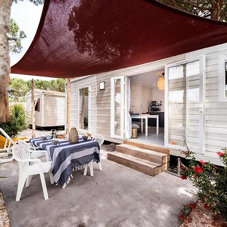 Camping Mobil Confortable Avec Terrasse A Pour 5 Personnes - Api-1-52-820 *