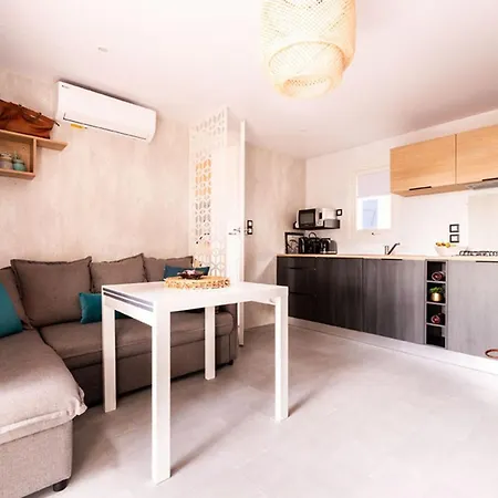 Mobil Confortable Avec Terrasse A Pour 5 Personnes