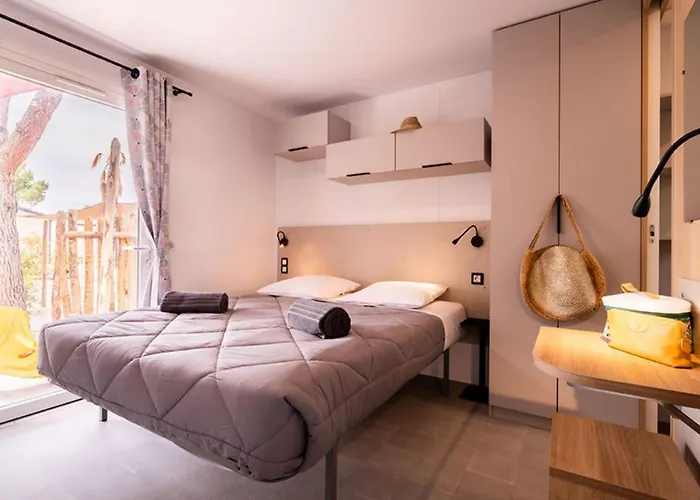 Mobil Confortable Avec Terrasse A Pour 5 Personnes - Api-1-52-820 营地