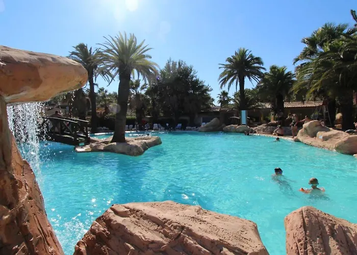 Mobil Confortable Avec Terrasse A Pour 5 Personnes - Api-1-52-820 阿格德