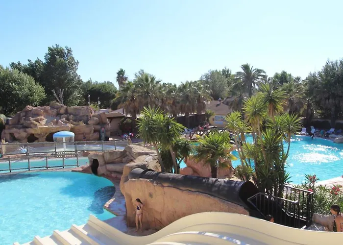 Mobil Confortable Avec Terrasse A Pour 5 Personnes - Api-1-52-820 *