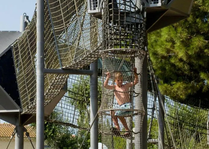 Mobil Confortable Avec Terrasse A Pour 5 Personnes - Api-1-52-820 * 阿格德